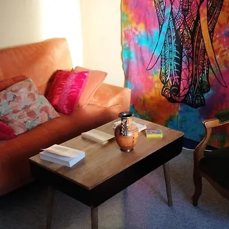 Independant Проживание в семье